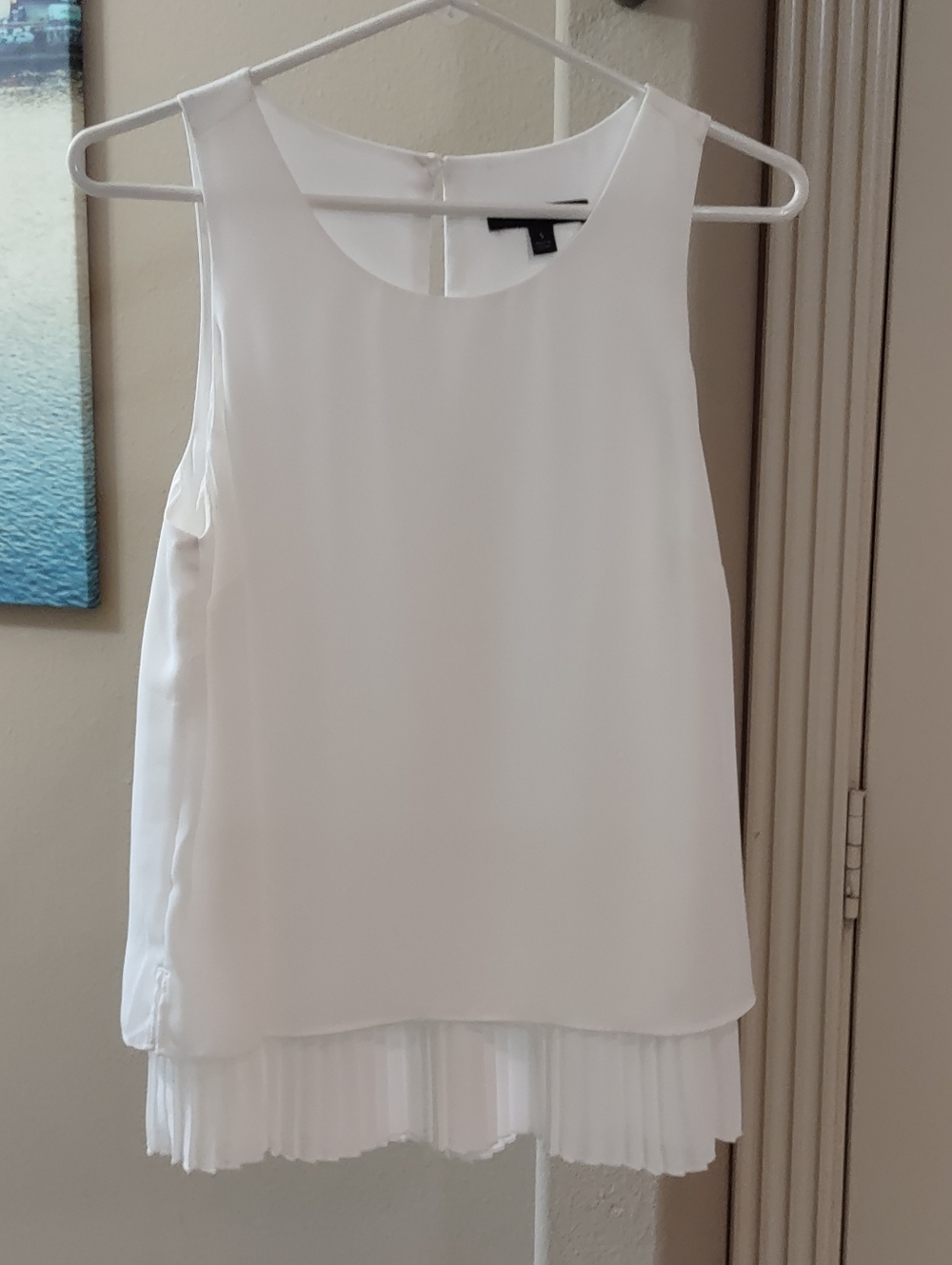 Banana Republic White Sleeveless Pleated-Hem Camisole